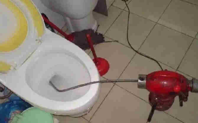 镇巴马桶通下水